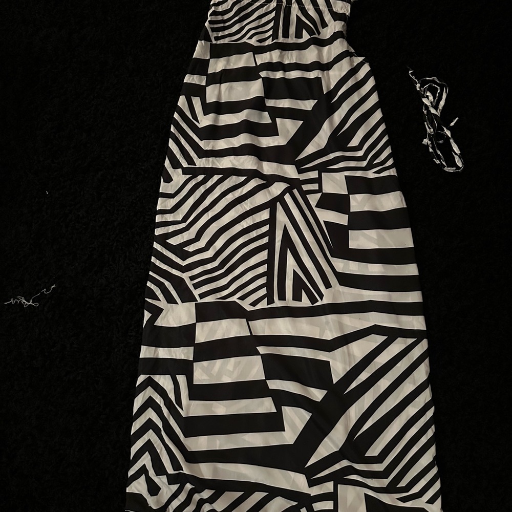 Stylish Black and White Geometric Dress s/m